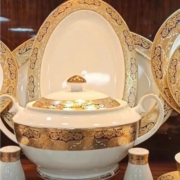 Fine china from Royal Home - Picture 3 of 8